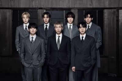 BTS – ARIRANG: специални K-pop продукти и подаръци от магазин Анньонг
