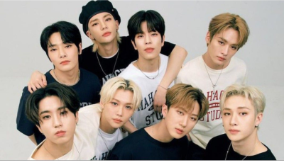 STRAY KIDS