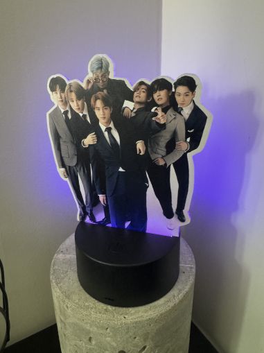 BTS СВЕТЕЩА ДЕКОРАЦИЯ