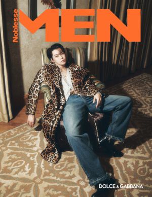 DOYOUNG - OCTOBER 2025 [MEN NOBLESSE] (A ver) PRE - ORDER 